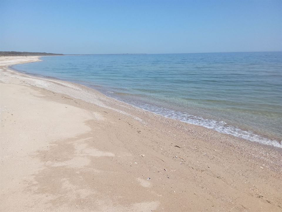 Пясъчният плаж и морето